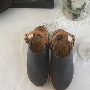 REEF CUSHION SAGE BLACK